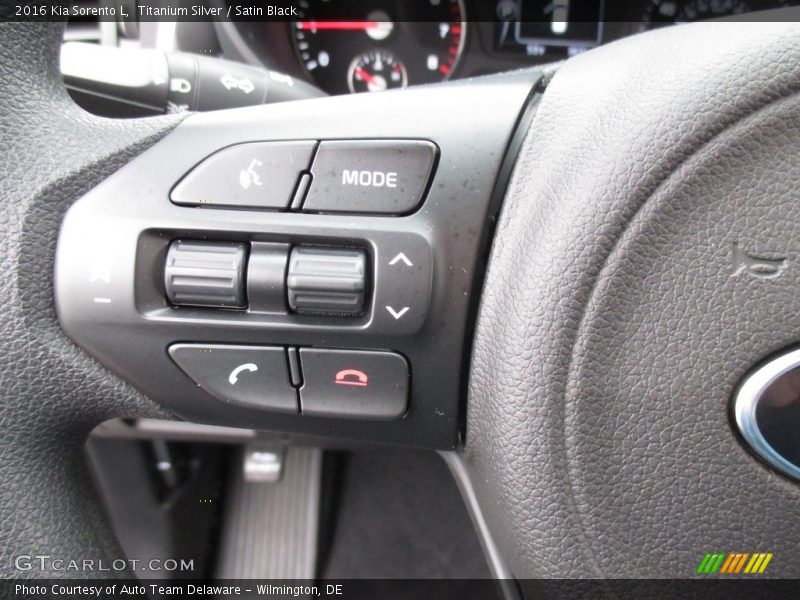 Titanium Silver / Satin Black 2016 Kia Sorento L