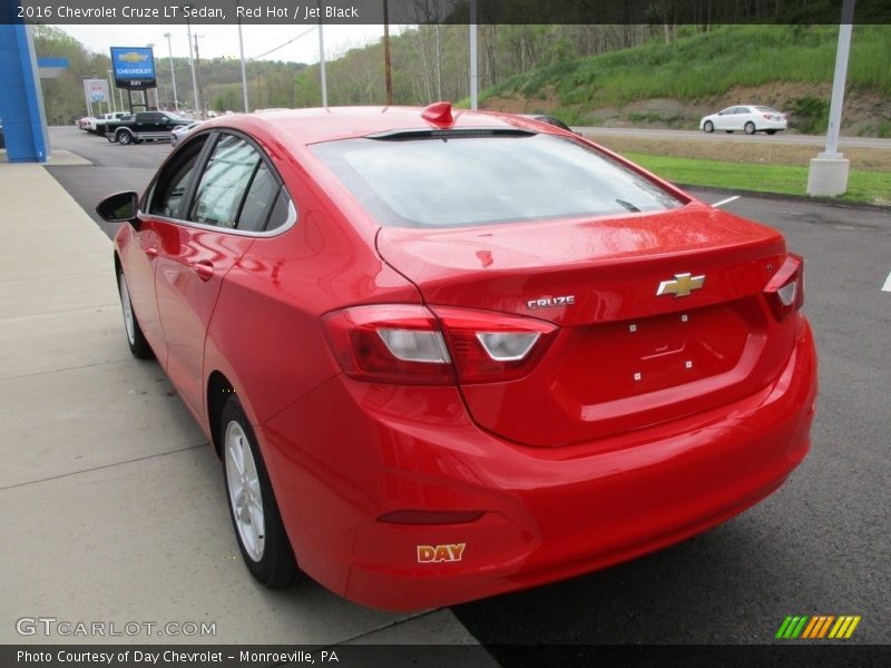 Red Hot / Jet Black 2016 Chevrolet Cruze LT Sedan