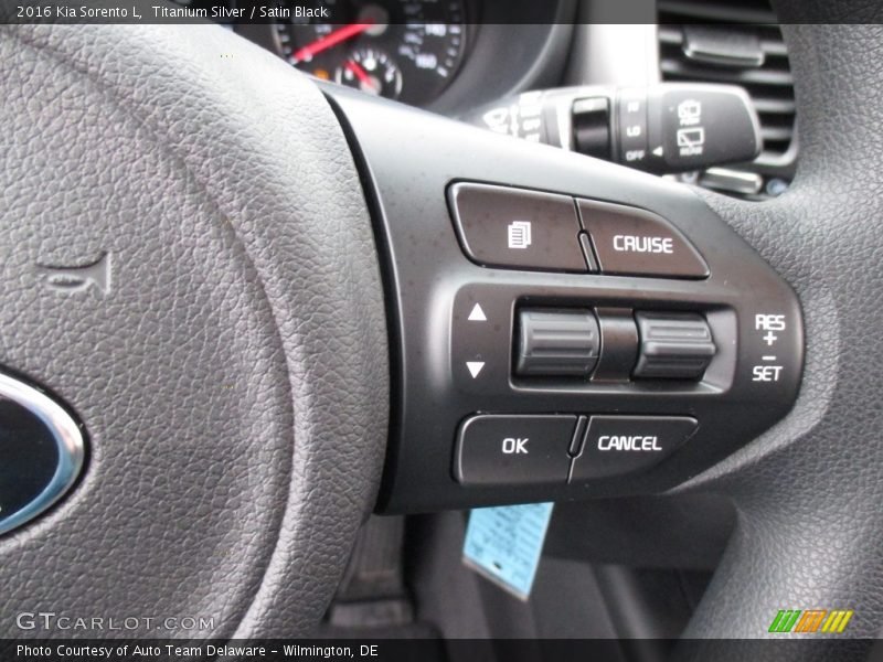 Titanium Silver / Satin Black 2016 Kia Sorento L