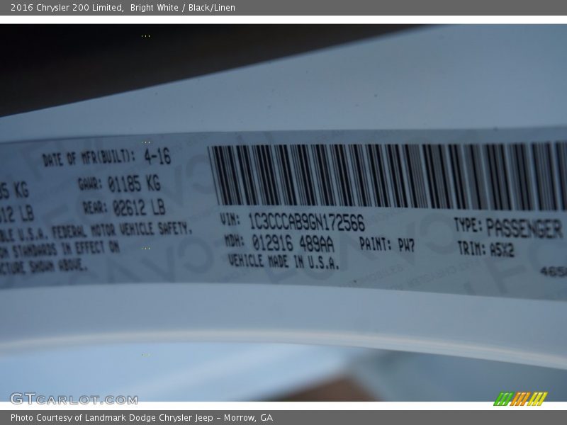 Bright White / Black/Linen 2016 Chrysler 200 Limited