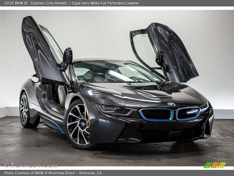 Front 3/4 View of 2016 i8 