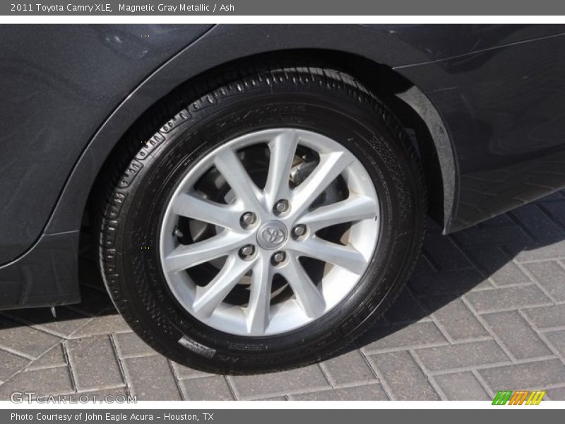 Magnetic Gray Metallic / Ash 2011 Toyota Camry XLE