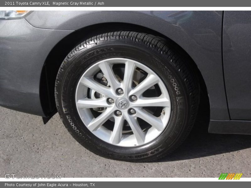 Magnetic Gray Metallic / Ash 2011 Toyota Camry XLE