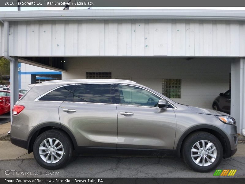 Titanium Silver / Satin Black 2016 Kia Sorento LX