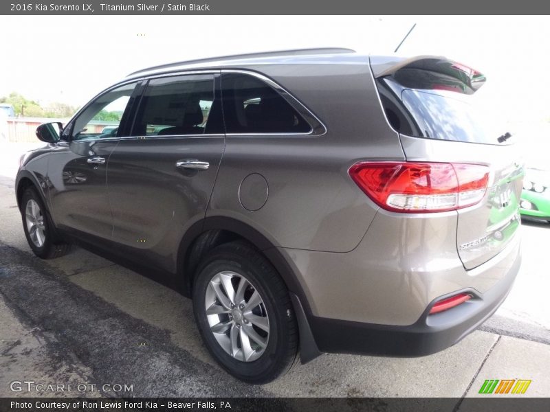 Titanium Silver / Satin Black 2016 Kia Sorento LX