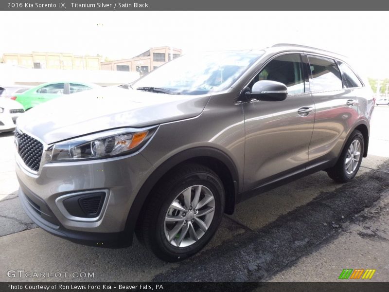 Titanium Silver / Satin Black 2016 Kia Sorento LX