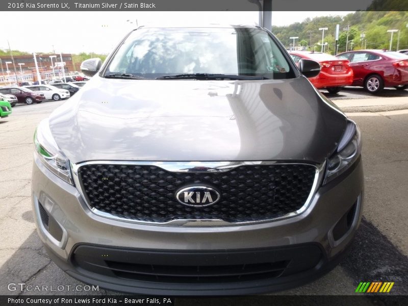 Titanium Silver / Satin Black 2016 Kia Sorento LX