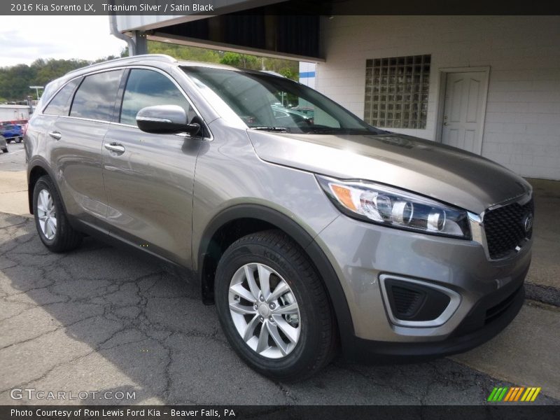 Titanium Silver / Satin Black 2016 Kia Sorento LX