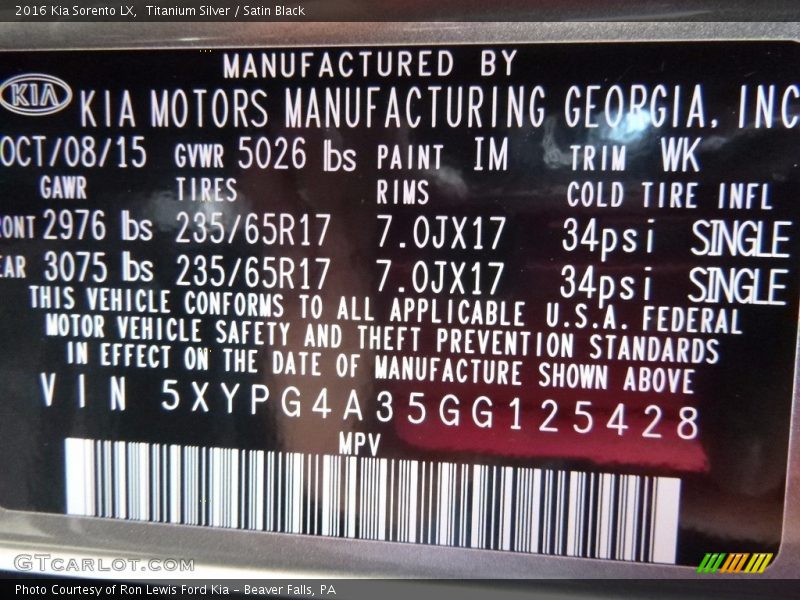 Titanium Silver / Satin Black 2016 Kia Sorento LX