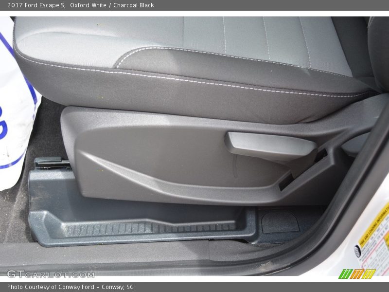 Oxford White / Charcoal Black 2017 Ford Escape S