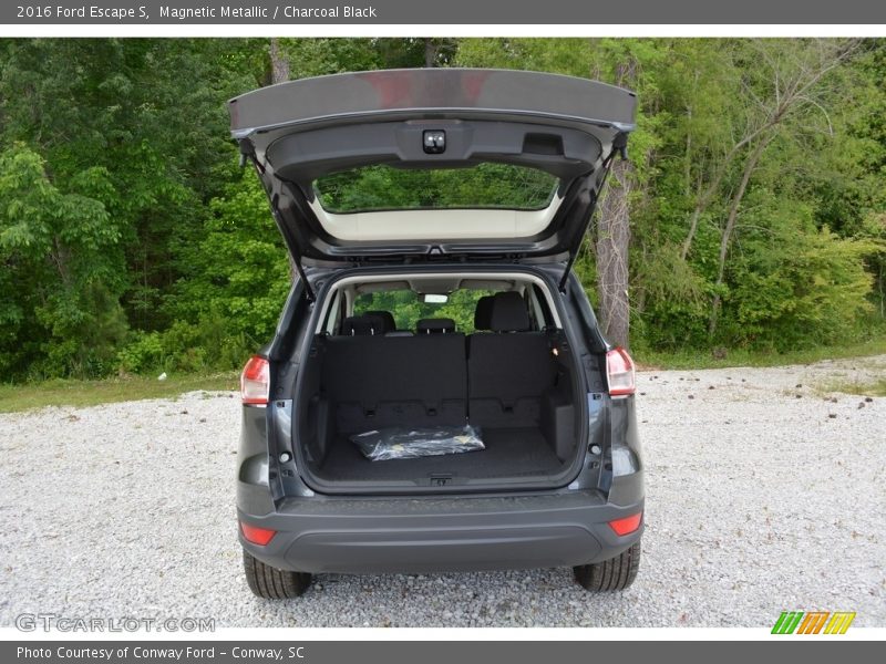 Magnetic Metallic / Charcoal Black 2016 Ford Escape S