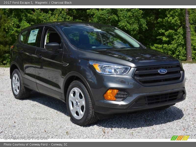 Front 3/4 View of 2017 Escape S