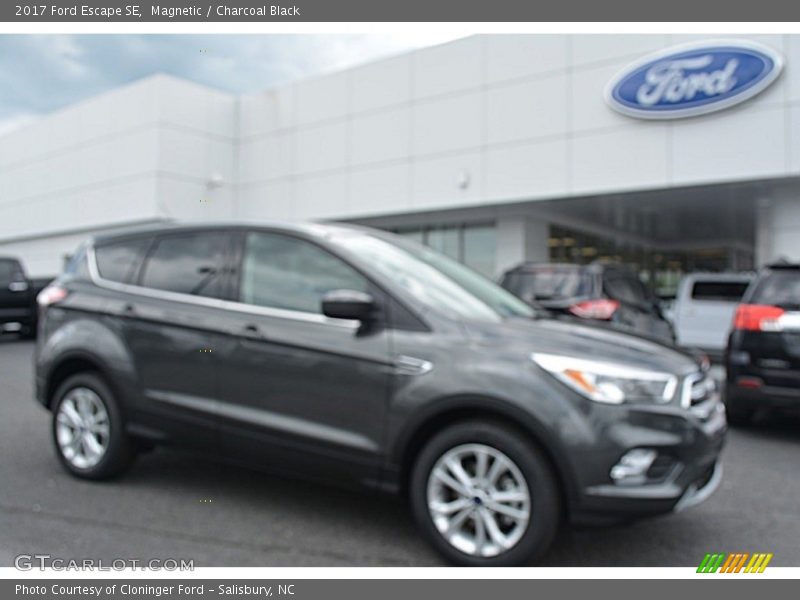 Magnetic / Charcoal Black 2017 Ford Escape SE