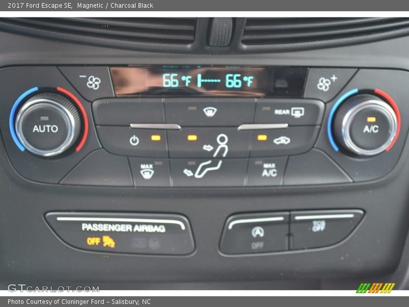Magnetic / Charcoal Black 2017 Ford Escape SE