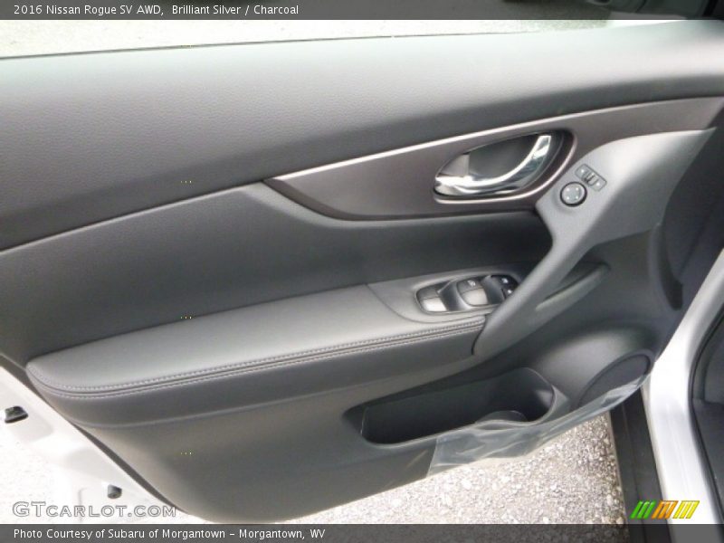 Brilliant Silver / Charcoal 2016 Nissan Rogue SV AWD