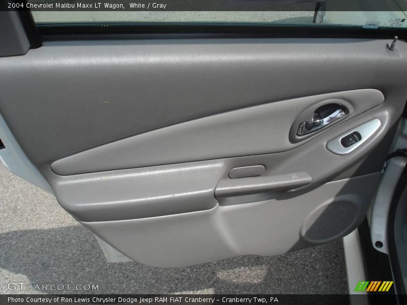 White / Gray 2004 Chevrolet Malibu Maxx LT Wagon