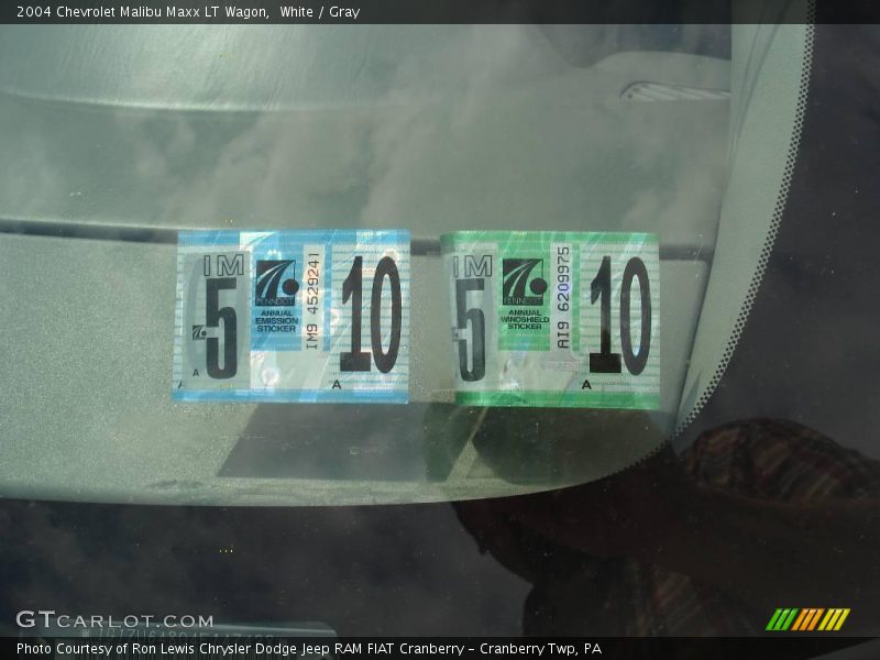 White / Gray 2004 Chevrolet Malibu Maxx LT Wagon