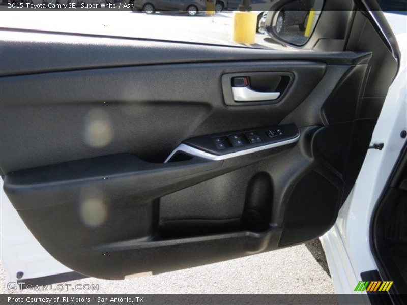 Super White / Ash 2015 Toyota Camry SE