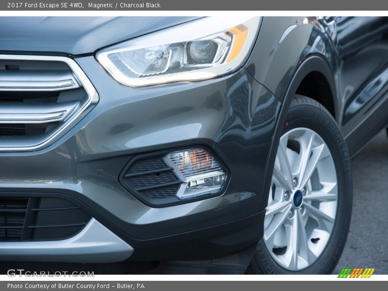 Magnetic / Charcoal Black 2017 Ford Escape SE 4WD