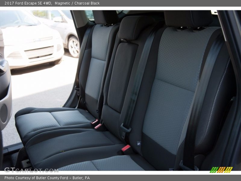 Magnetic / Charcoal Black 2017 Ford Escape SE 4WD