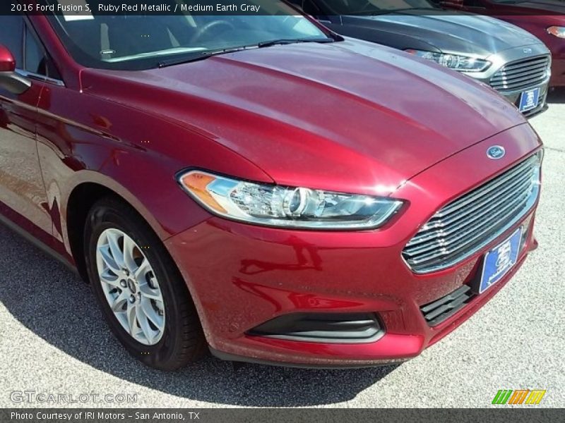 Ruby Red Metallic / Medium Earth Gray 2016 Ford Fusion S
