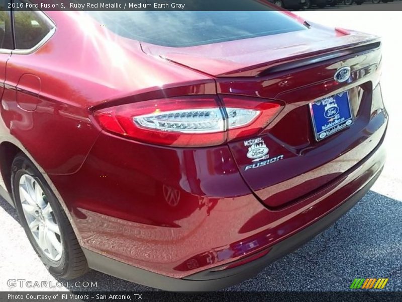 Ruby Red Metallic / Medium Earth Gray 2016 Ford Fusion S