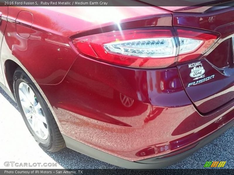 Ruby Red Metallic / Medium Earth Gray 2016 Ford Fusion S