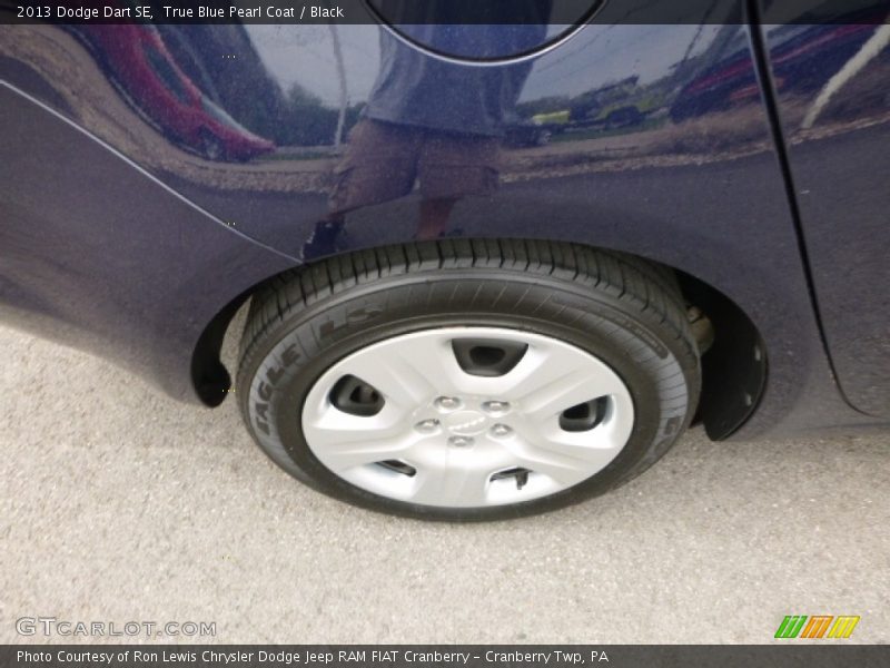True Blue Pearl Coat / Black 2013 Dodge Dart SE