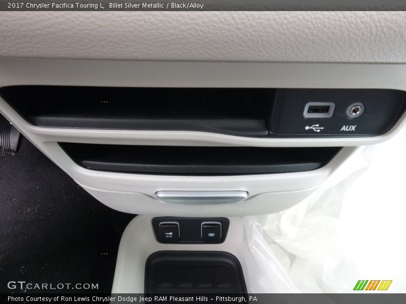 Billet Silver Metallic / Black/Alloy 2017 Chrysler Pacifica Touring L