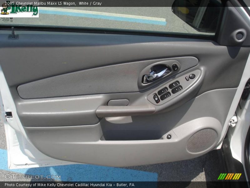 White / Gray 2005 Chevrolet Malibu Maxx LS Wagon