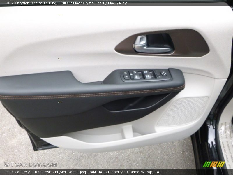 Brilliant Black Crystal Pearl / Black/Alloy 2017 Chrysler Pacifica Touring