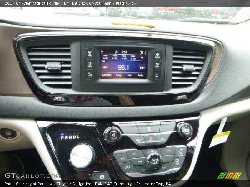 Brilliant Black Crystal Pearl / Black/Alloy 2017 Chrysler Pacifica Touring