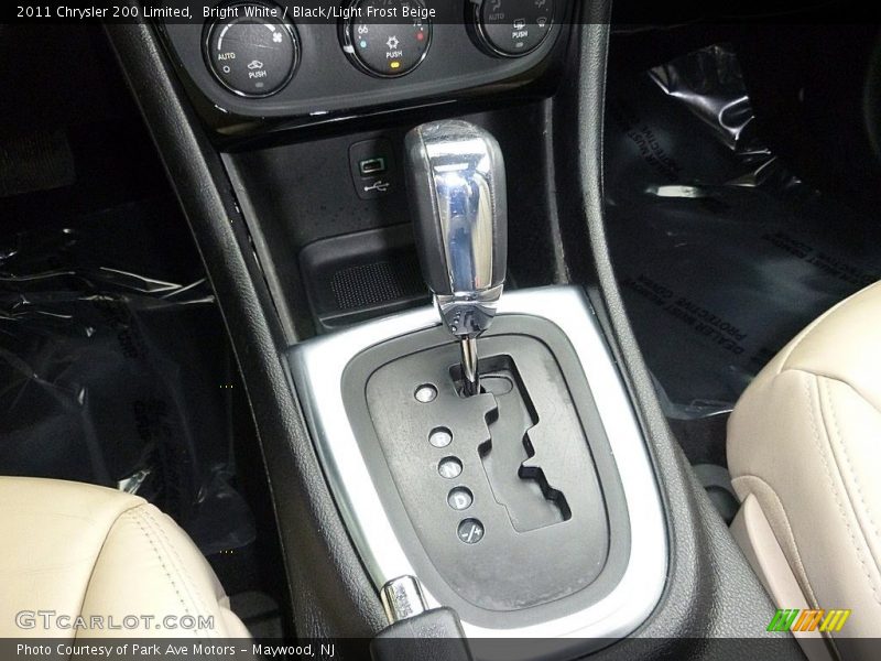 Bright White / Black/Light Frost Beige 2011 Chrysler 200 Limited