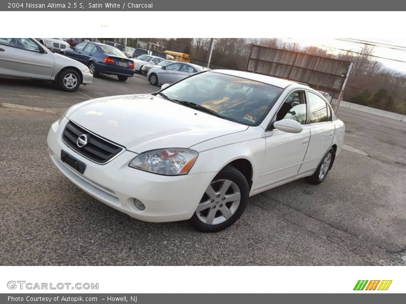 Satin White / Charcoal 2004 Nissan Altima 2.5 S