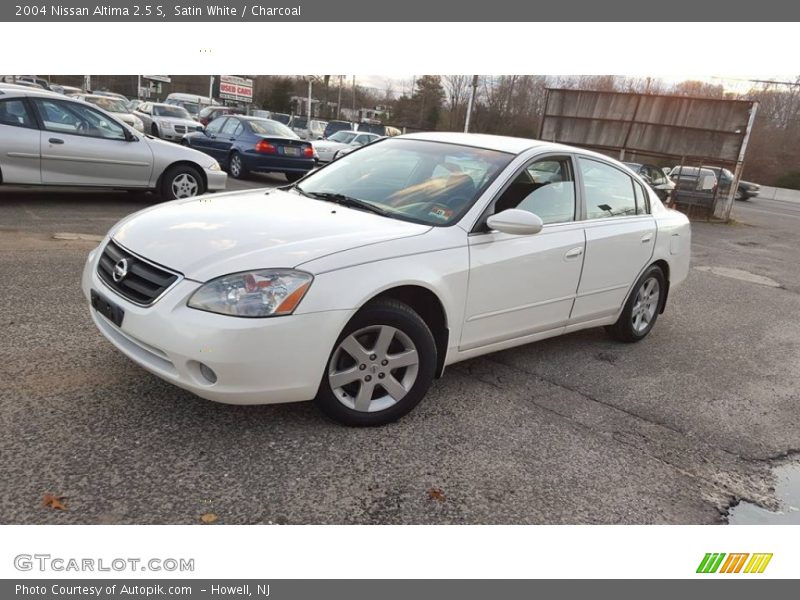 Satin White / Charcoal 2004 Nissan Altima 2.5 S