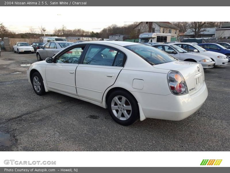 Satin White / Charcoal 2004 Nissan Altima 2.5 S