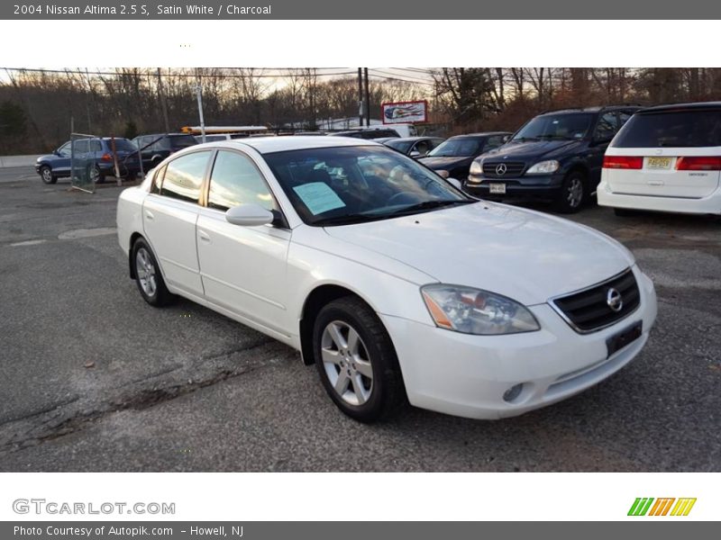 Satin White / Charcoal 2004 Nissan Altima 2.5 S