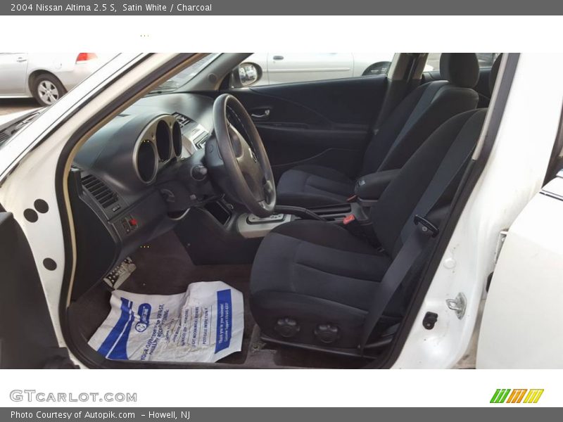 Satin White / Charcoal 2004 Nissan Altima 2.5 S
