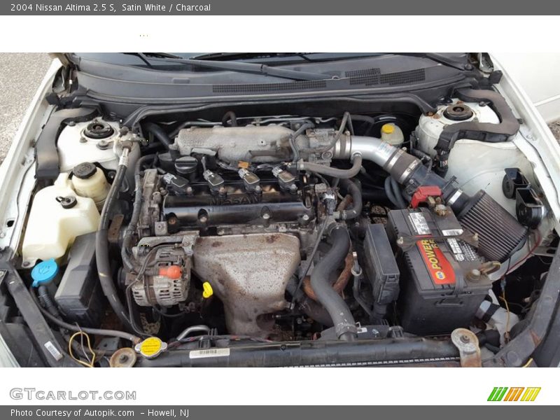 Satin White / Charcoal 2004 Nissan Altima 2.5 S