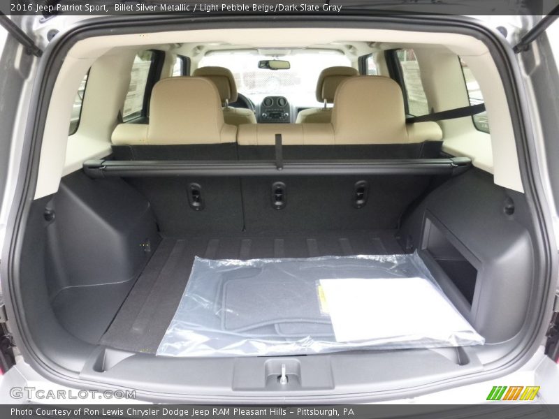 Billet Silver Metallic / Light Pebble Beige/Dark Slate Gray 2016 Jeep Patriot Sport