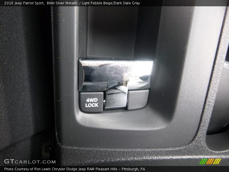 Billet Silver Metallic / Light Pebble Beige/Dark Slate Gray 2016 Jeep Patriot Sport
