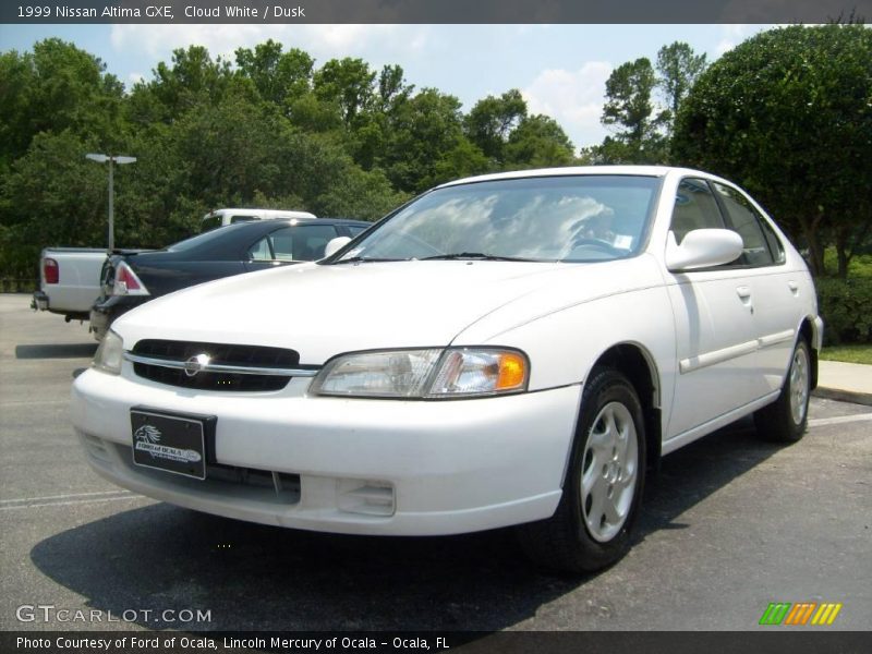 Cloud White / Dusk 1999 Nissan Altima GXE