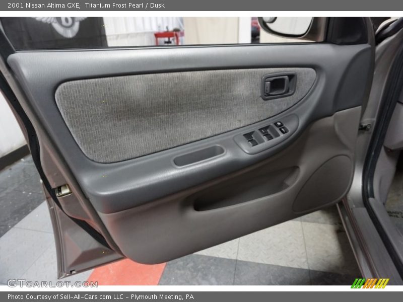 Titanium Frost Pearl / Dusk 2001 Nissan Altima GXE
