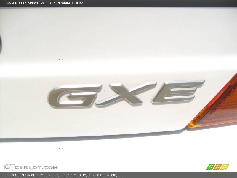 Cloud White / Dusk 1999 Nissan Altima GXE