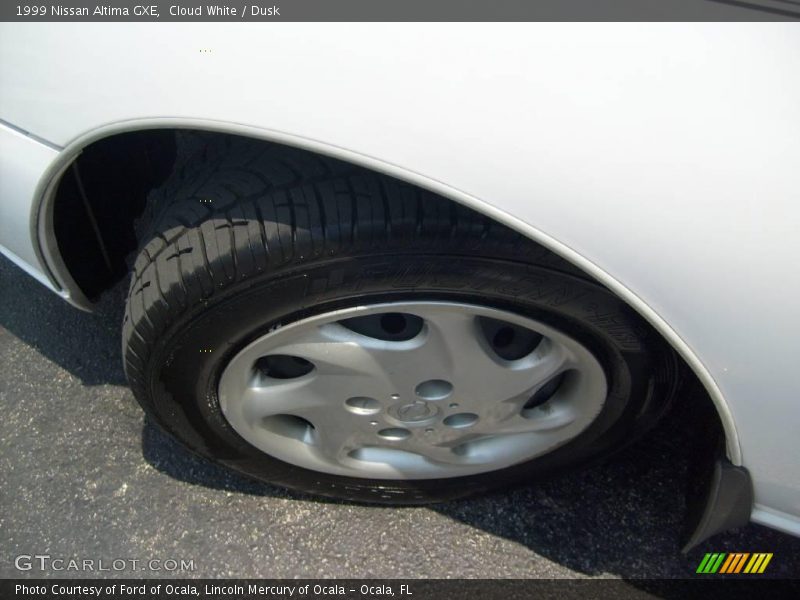 Cloud White / Dusk 1999 Nissan Altima GXE