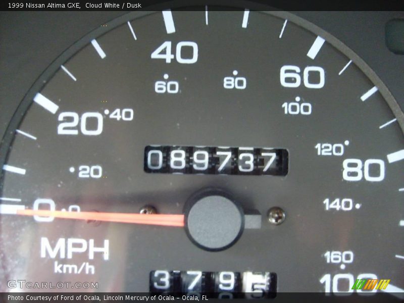 Cloud White / Dusk 1999 Nissan Altima GXE