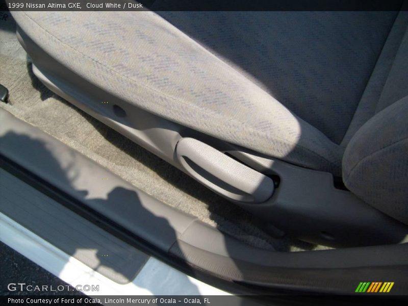 Cloud White / Dusk 1999 Nissan Altima GXE