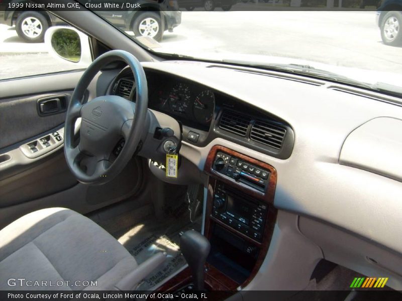 Cloud White / Dusk 1999 Nissan Altima GXE