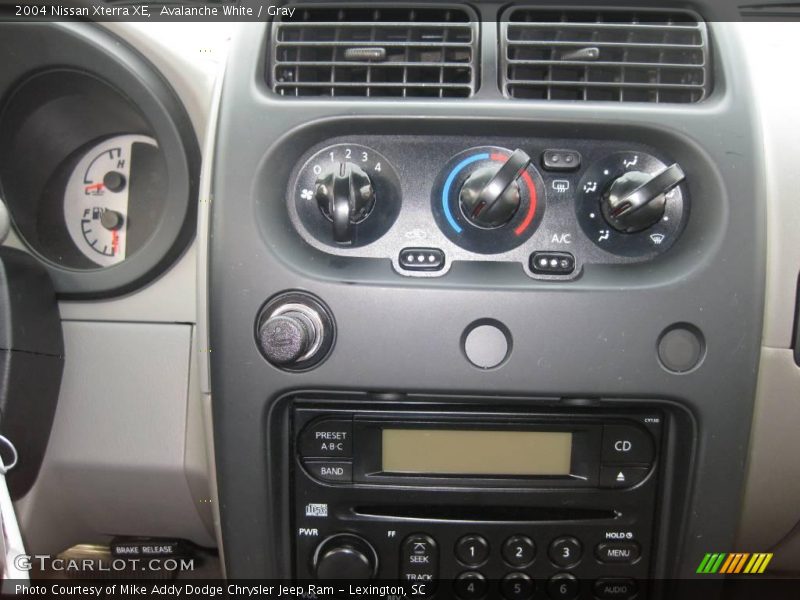 Avalanche White / Gray 2004 Nissan Xterra XE