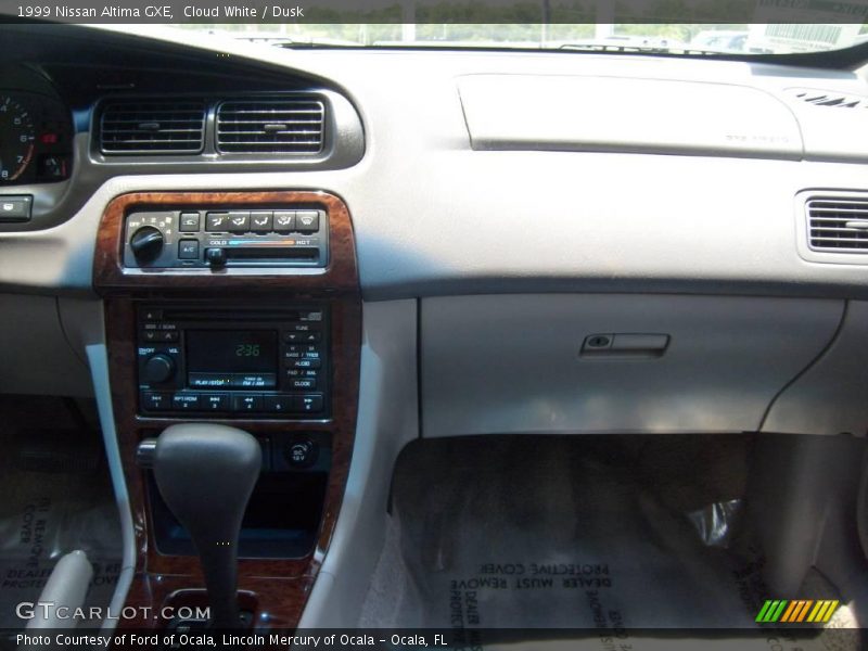 Cloud White / Dusk 1999 Nissan Altima GXE